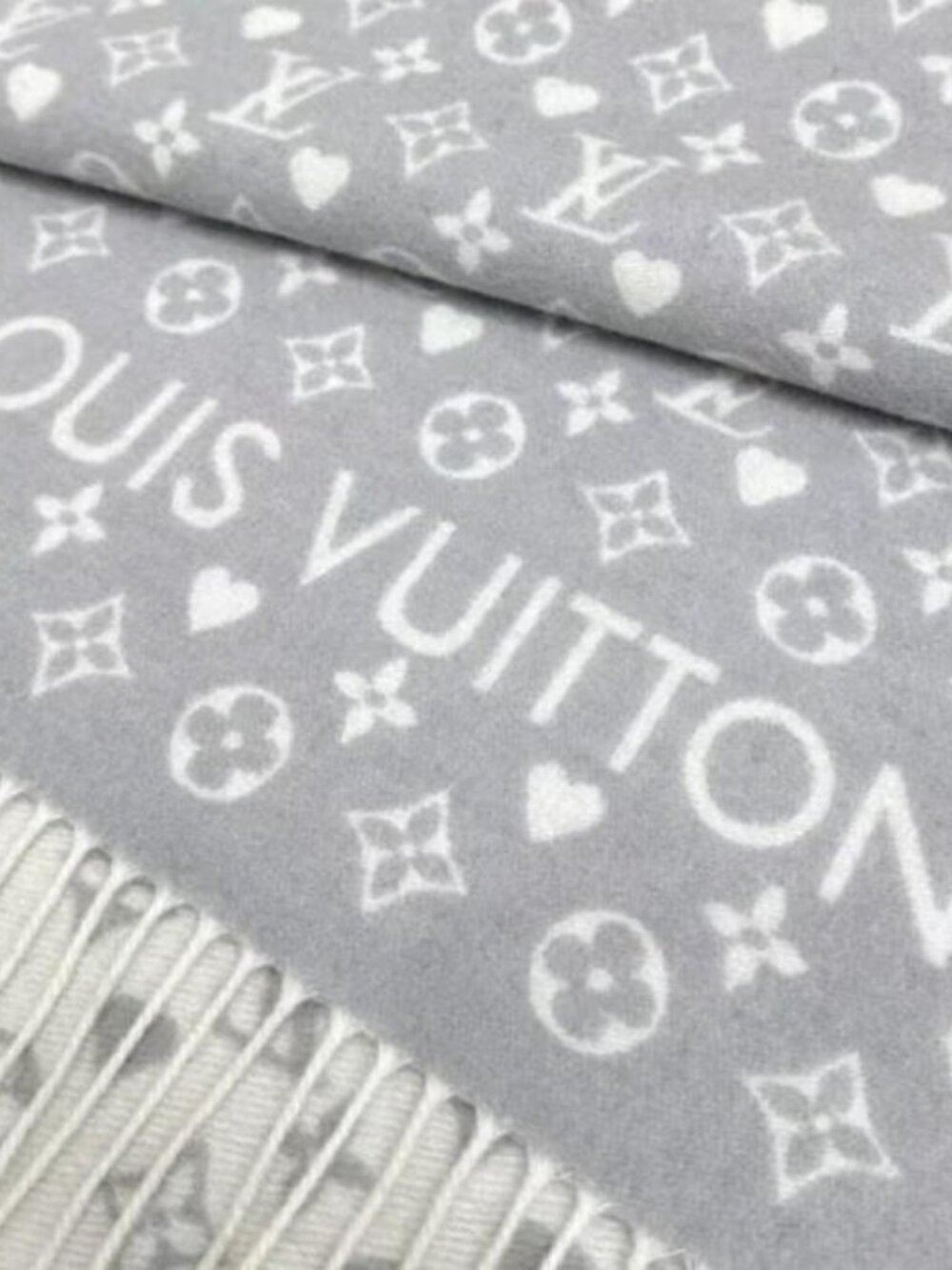 Louis Vuitton Monogram Cashmere Scarf – Grey & White - Picture 5 of 5